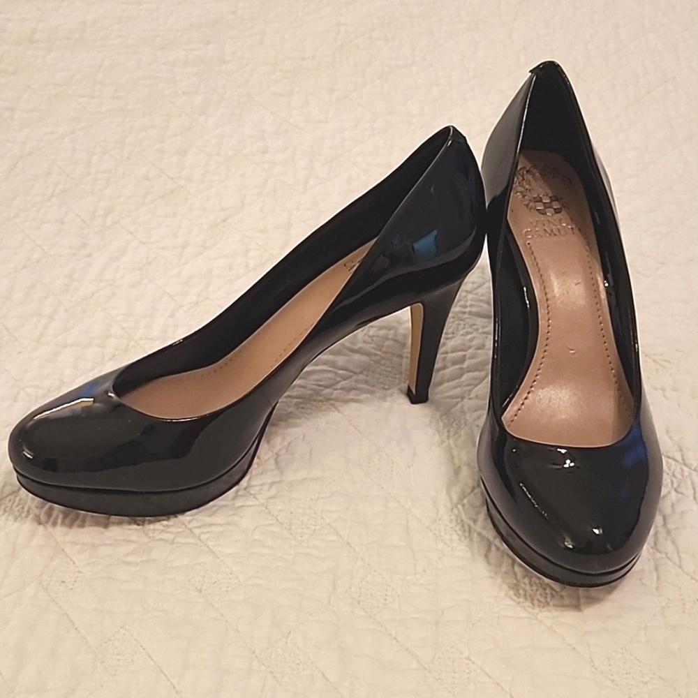 Vince Camuto basic black patent pump small platform shallow side size US 7.5B